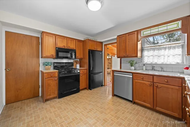 $360,000 | 906 West Roosevelt Road, Wheaton, IL 60187