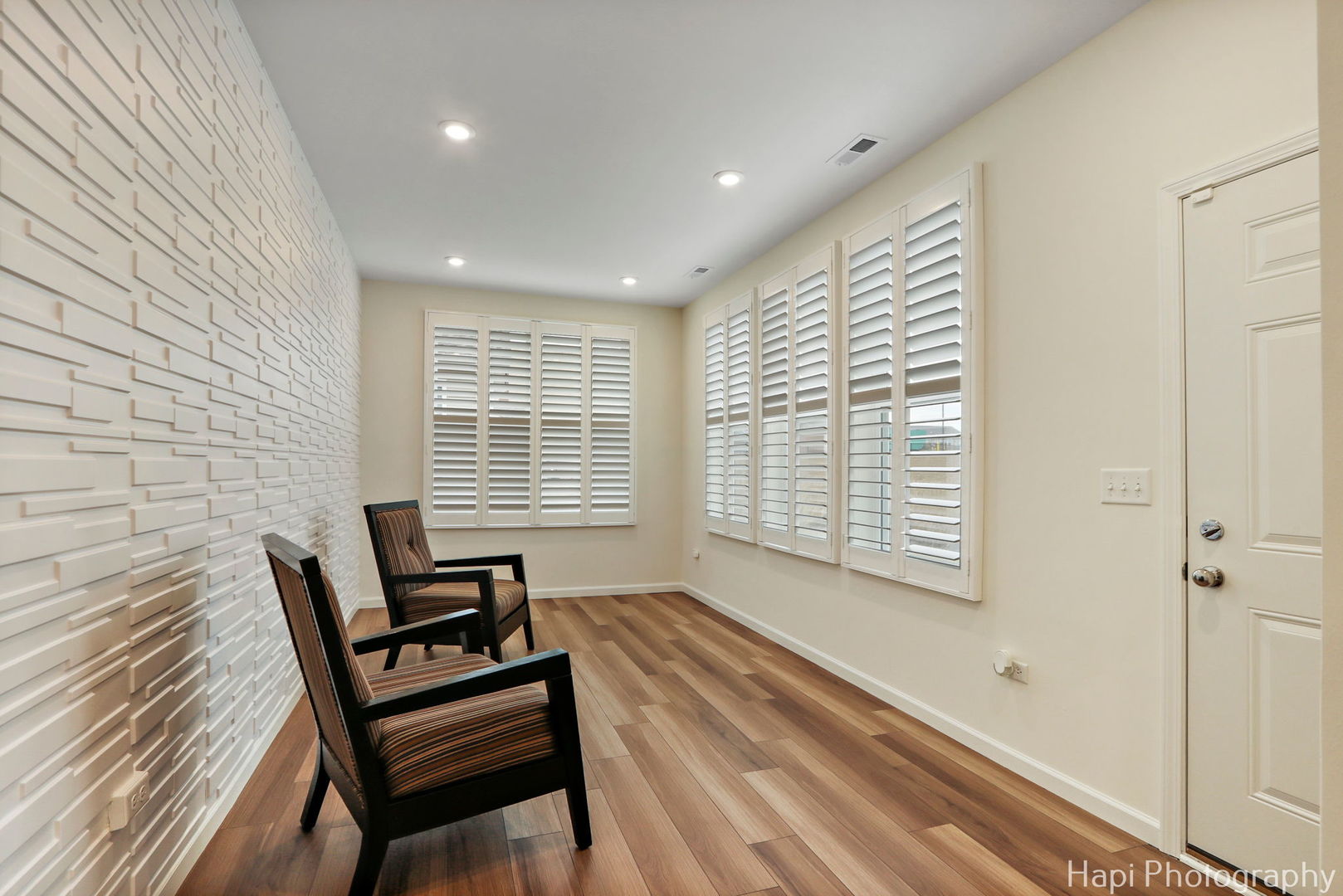 2824 Briargate Drive Lindenhurst, IL 60046 - Photo 7 of 14 a view of a room with wooden floor and furniture
