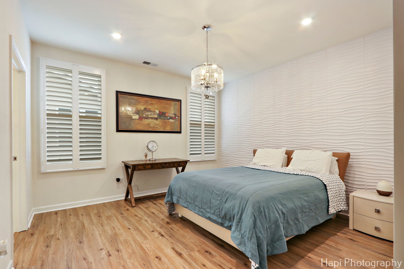 2824 Briargate Drive Lindenhurst, IL 60046 - Photo 8 of 14 a bedroom with a bed and a table