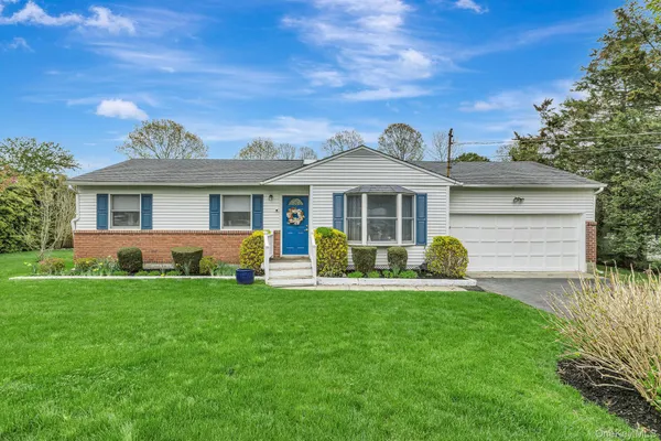 $899,000 | 59 Homewood Drive, Hampton Bays, NY 11946