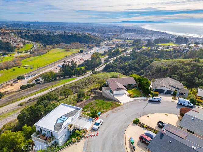 780 Tulare Street Pismo Beach, CA 93449 - Photo 4 of 21