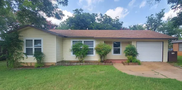 $1,395 | 722 North West Street, Burnet, TX 78611