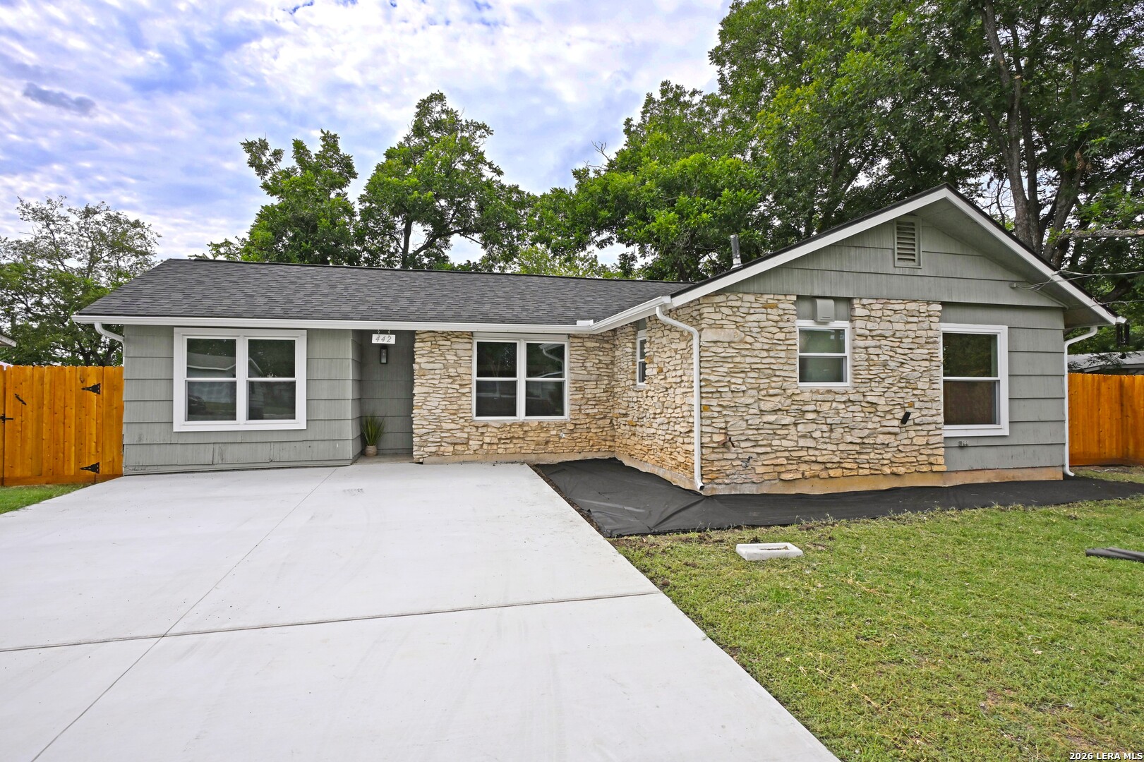 442 Rothe Loop New Braunfels, TX 78130 - Photo 2 of 38