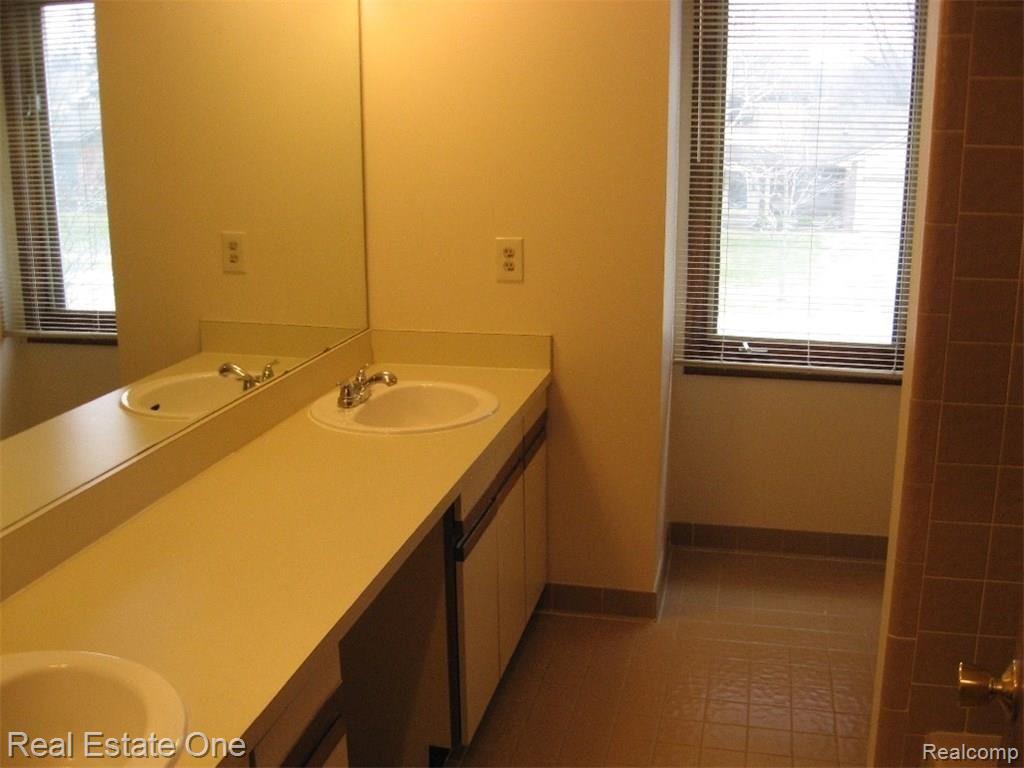 44418 Stone Road Novi, MI 48375 - Photo 24 of 33 Double sink vanity in main bath!