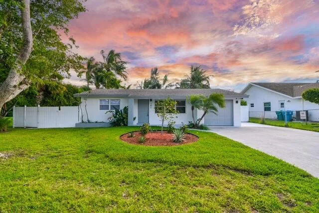 $695,000 | 702 Northeast 10th Avenue, Boynton Beach, FL 33435