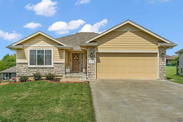 $385,000 | 4416 Southwest Brandywine Lane, Topeka, KS 66610