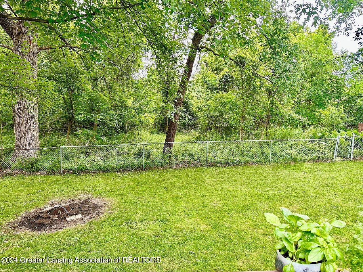 5831 Rockingham Drive Lansing, MI 48911 - Photo 20 of 24 18