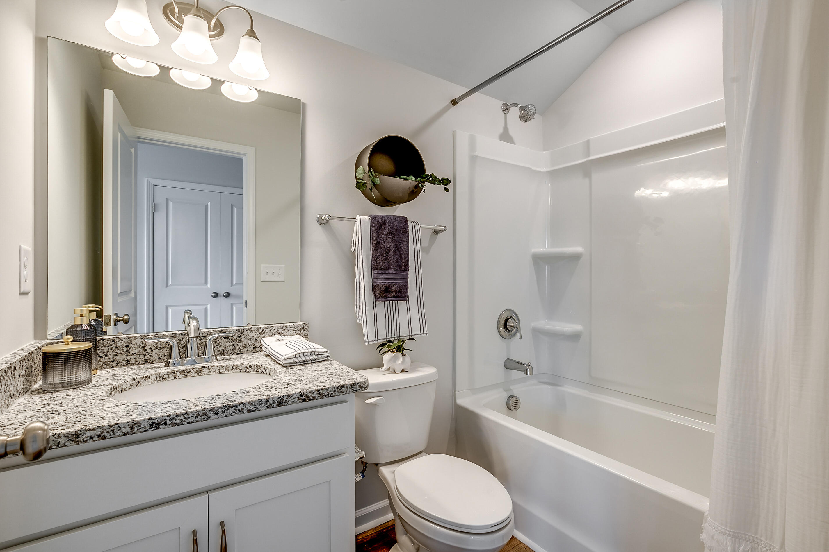 1000 Par Three Court Manning, SC 29102 - Photo 14 of 21 secondary bath