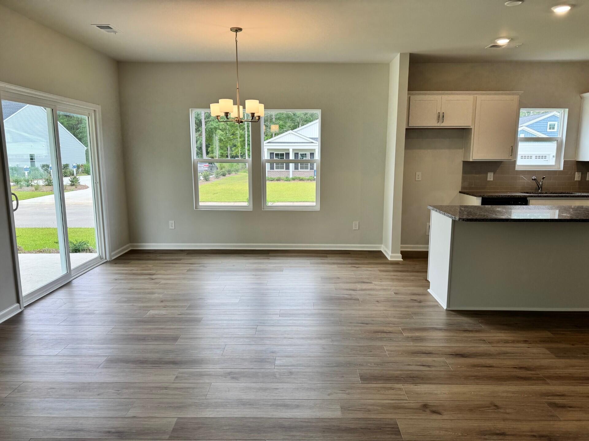1000 Par Three Court Manning, SC 29102 - Photo 5 of 21 Dining area - Durham