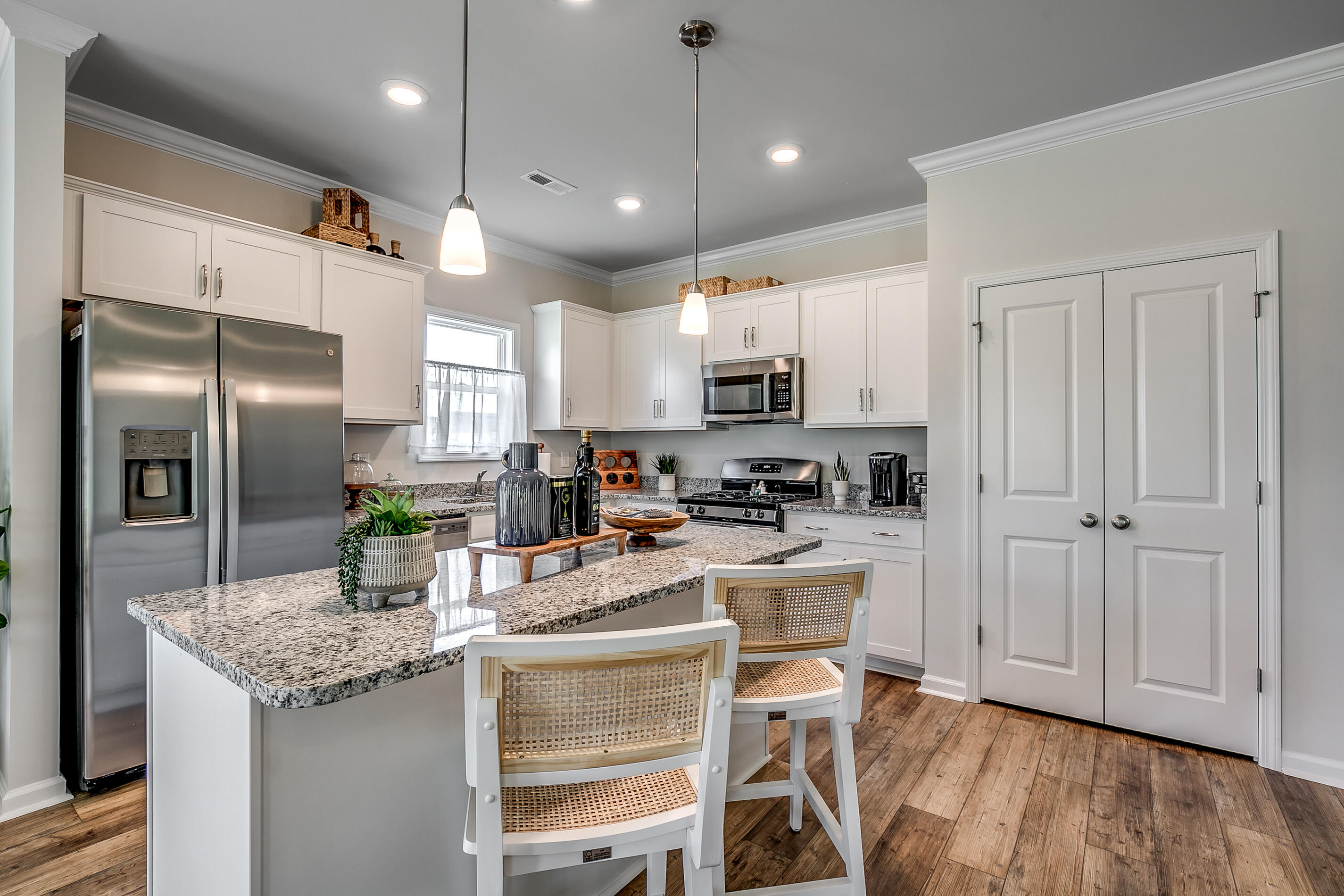 1000 Par Three Court Manning, SC 29102 - Photo 9 of 21 kitchen