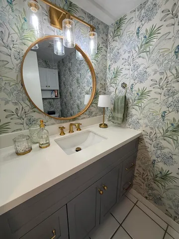 a view of a water fountain in front of house