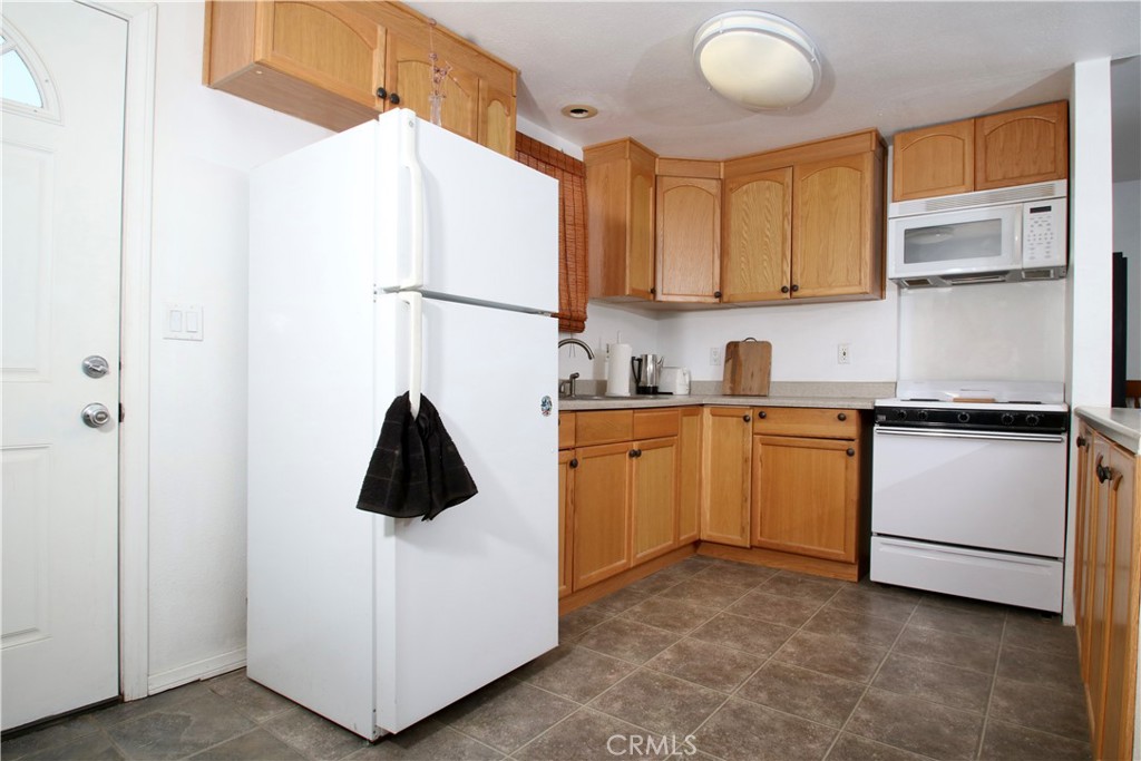 2029 Wamego Road Landers, CA 92285 - Photo 9 of 48