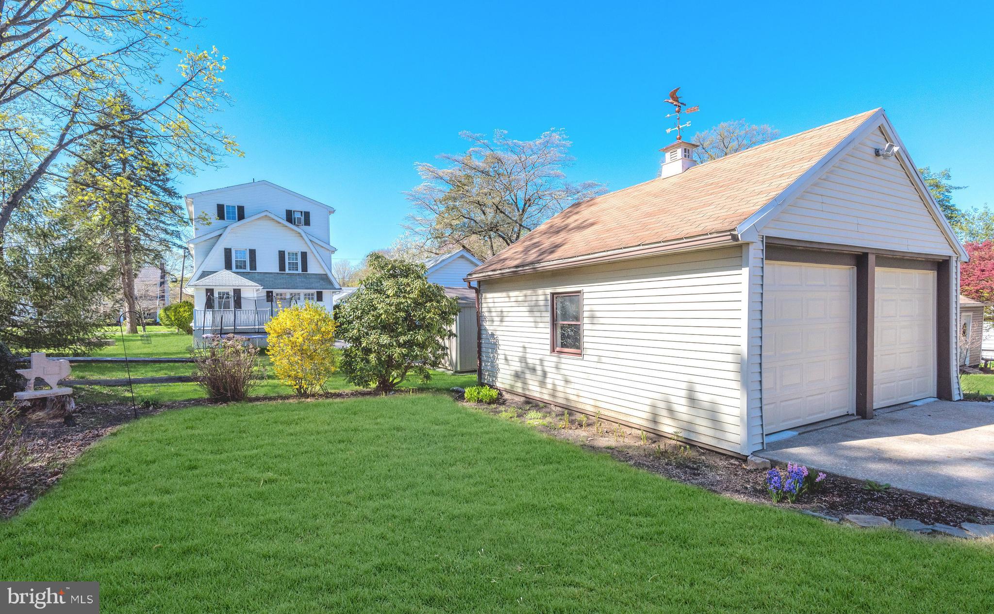 70 Forest Road Springfield, PA 19064 - Photo 4 of 36