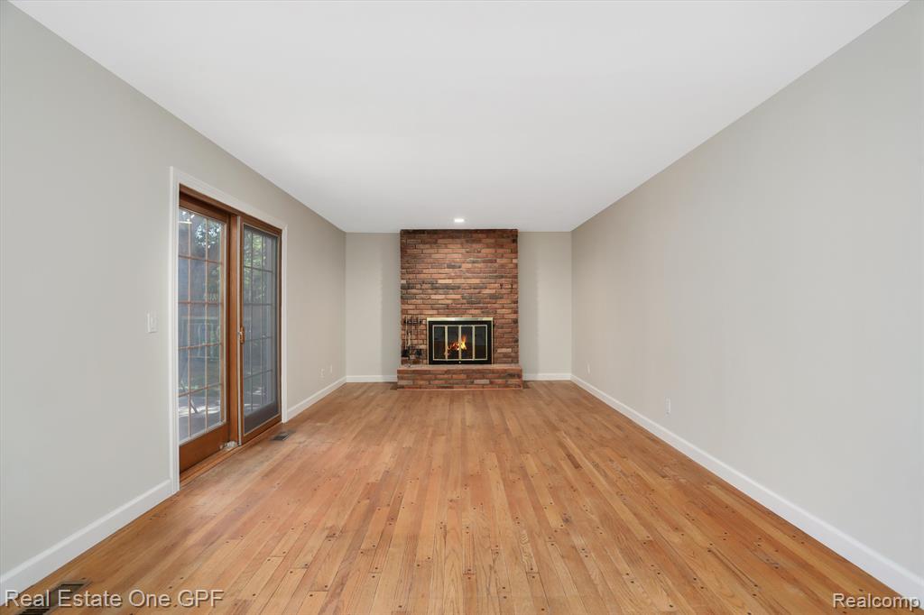 724 South Rosedale Court Grosse Pointe Woods, MI 48080 - Photo 11 of 31