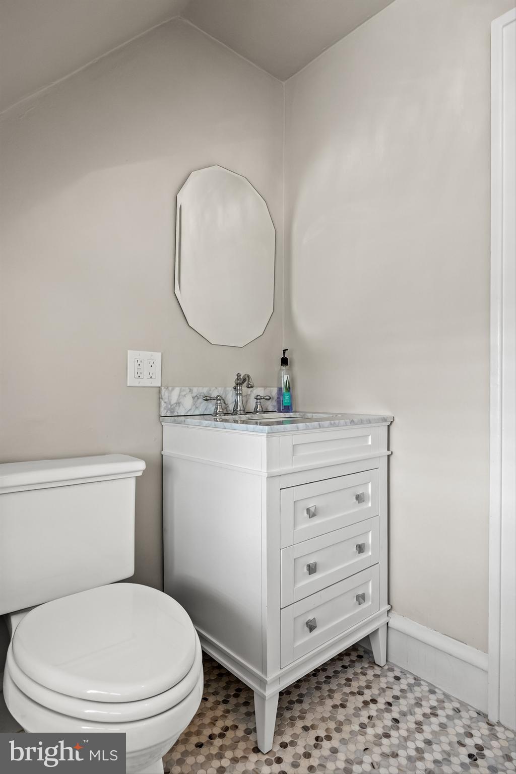 1103 Golf Road Cinnaminson, NJ 08077 - Photo 68 of 91 Third floor full bathroom