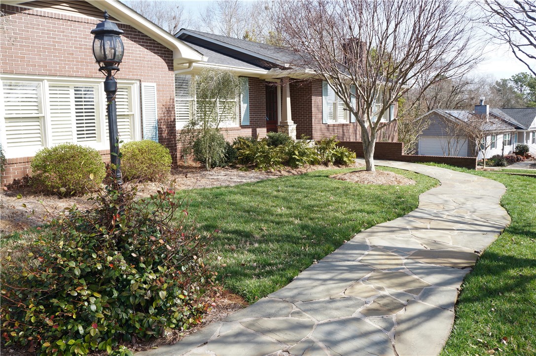 1303 Hanover Road Anderson, SC 29621 - Photo 3 of 37