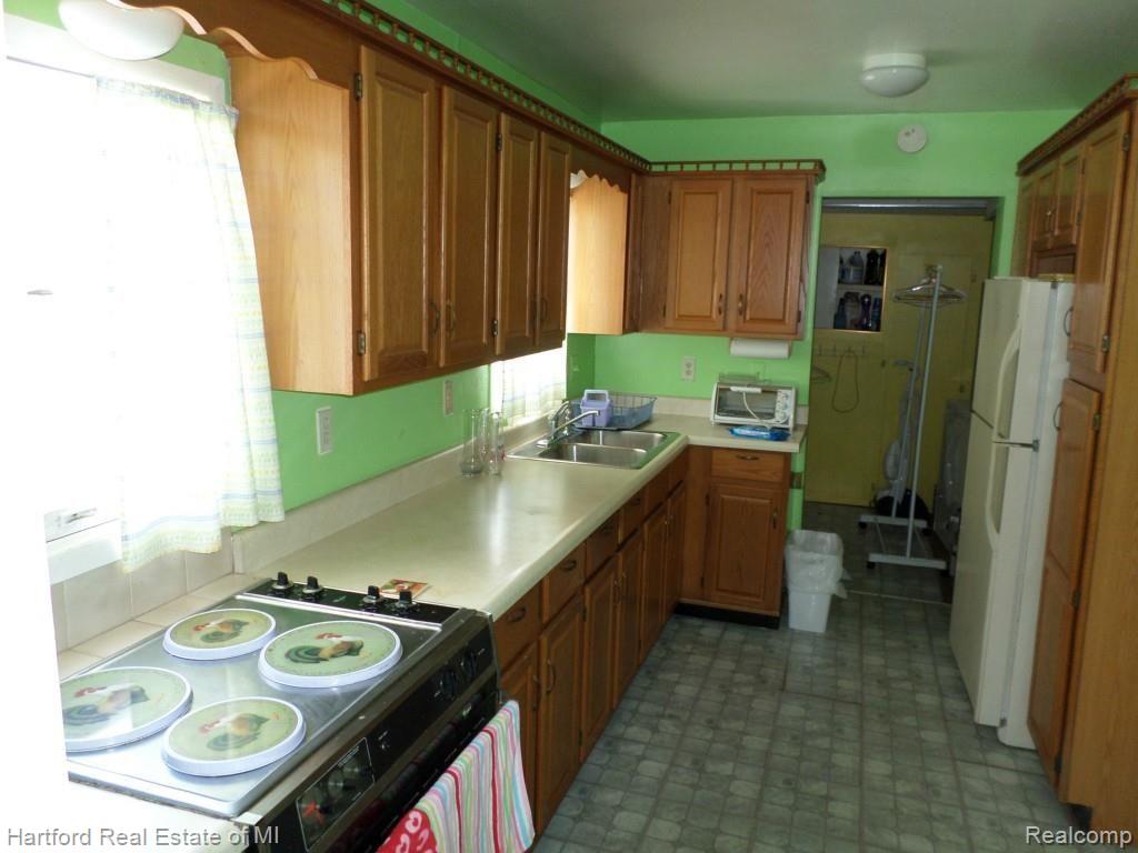 22135 Tuck Road Farmington, MI 48336 - Photo 8 of 20 SAM_0103.jpg