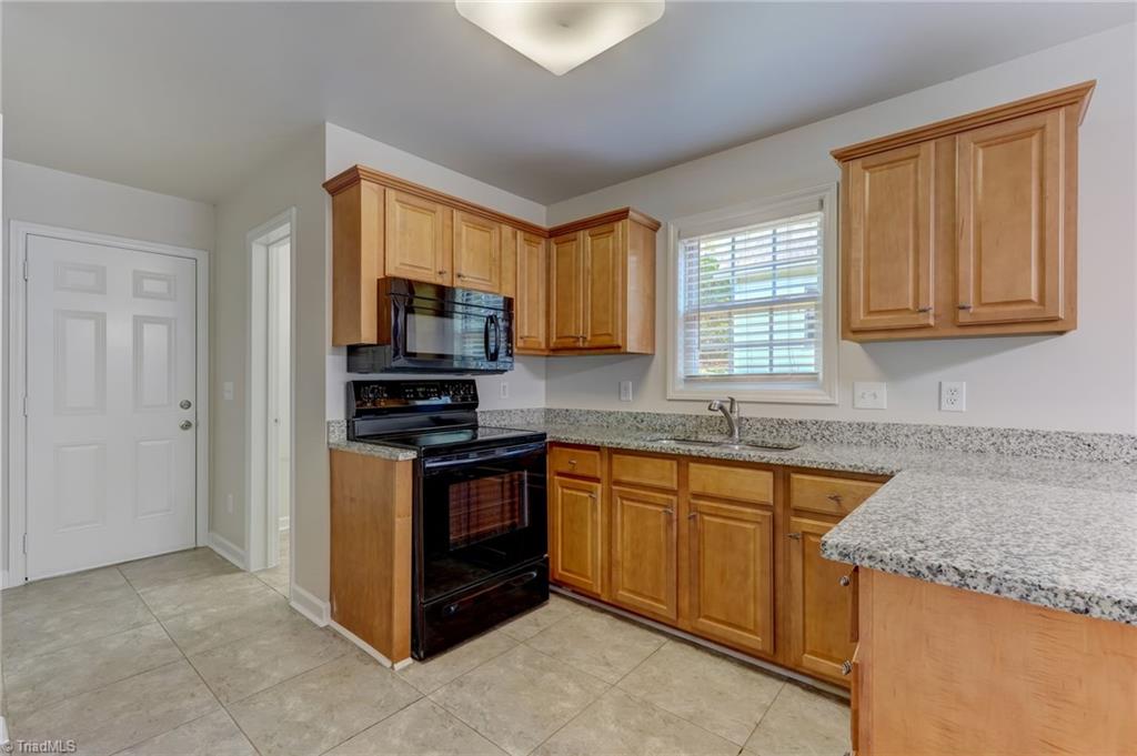 1608 Bridgeport Terrace High Point, NC 27265 - Photo 11 of 28 Kitchen