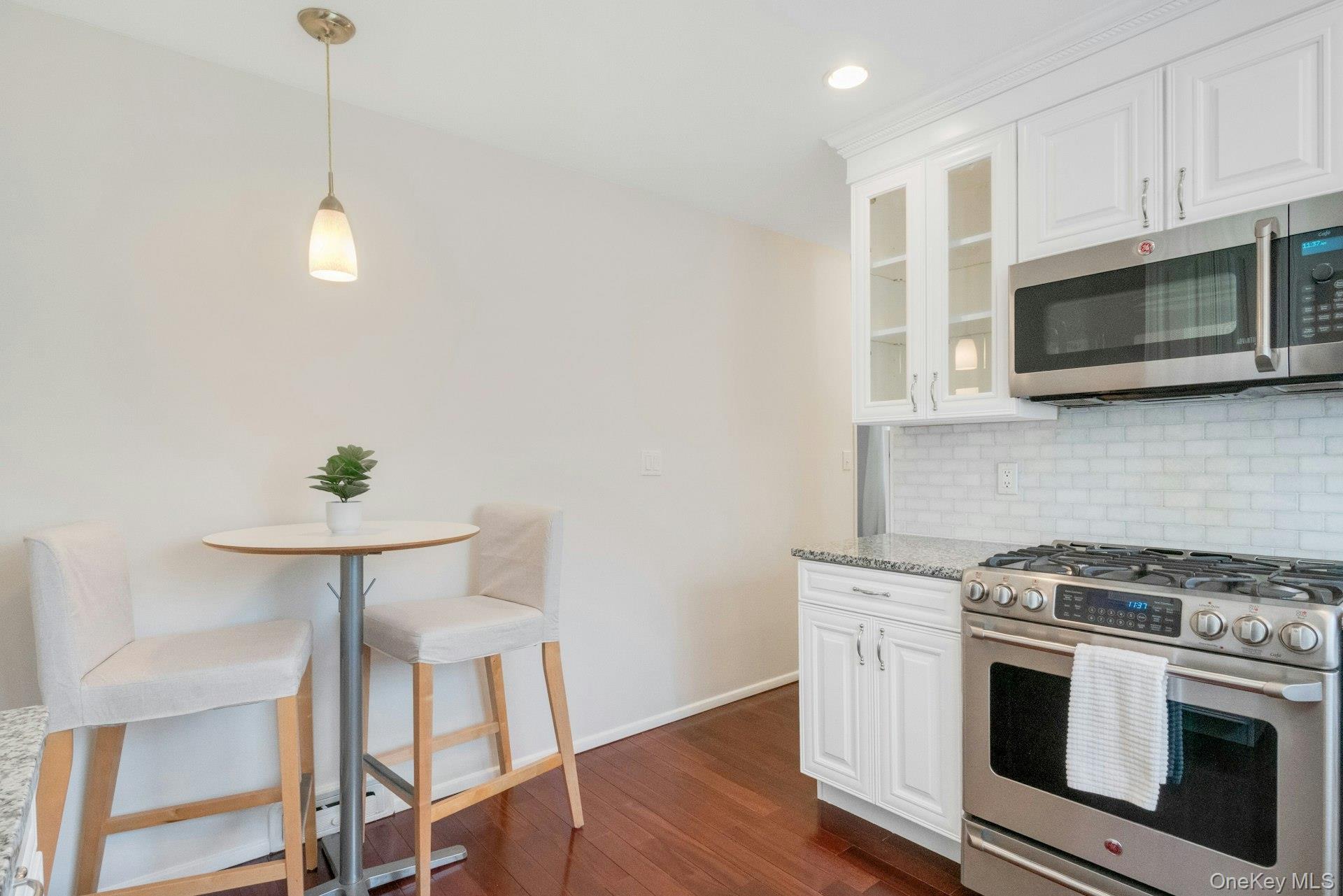 61 Schrade Road Briarcliff Manor, NY 10510 - Photo 13 of 39 Eat-in-Kitchen ready for quick breakfast or linger over a cup of tea.
