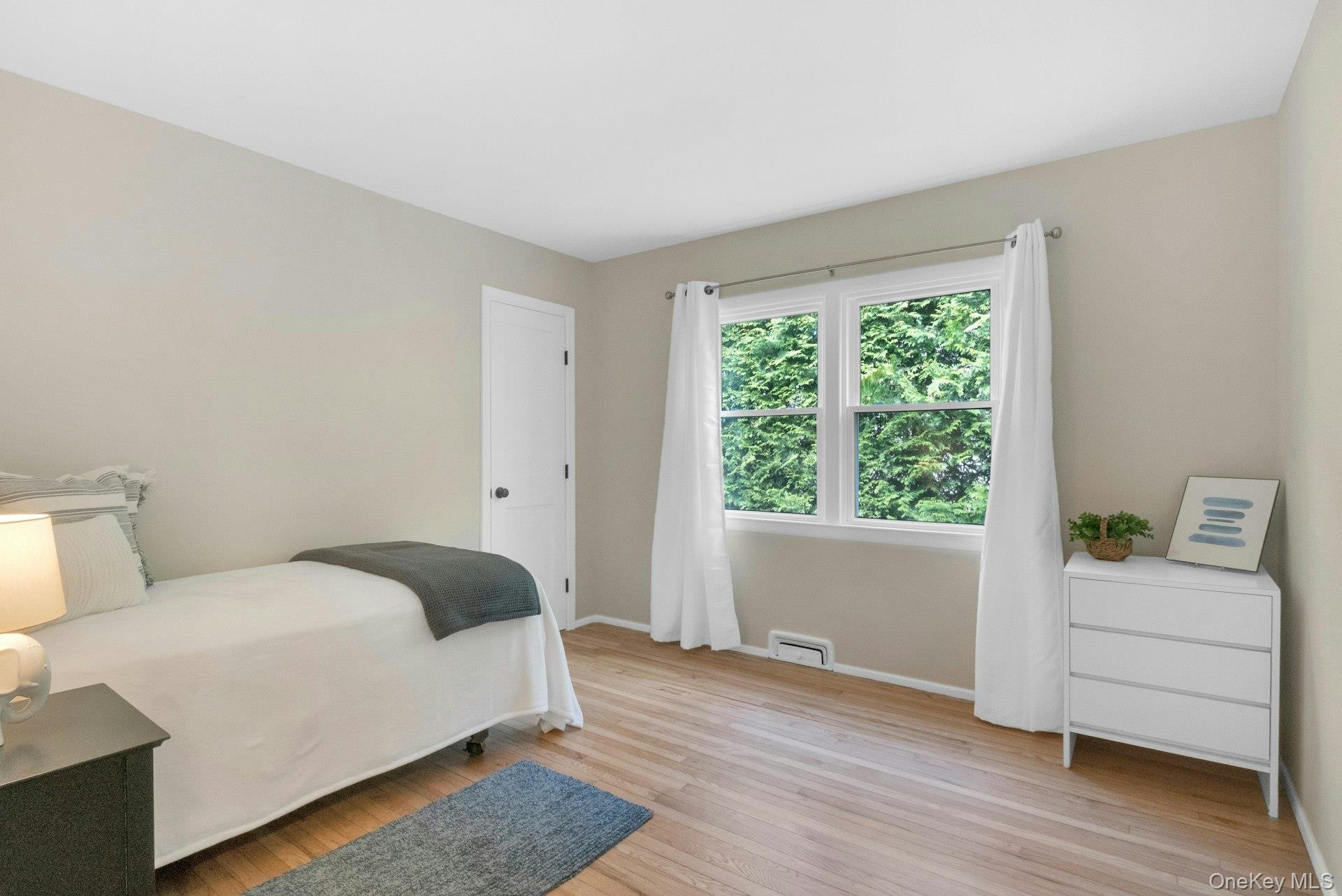 61 Schrade Road Briarcliff Manor, NY 10510 - Photo 22 of 39 Second bedroom freshly painted and bright