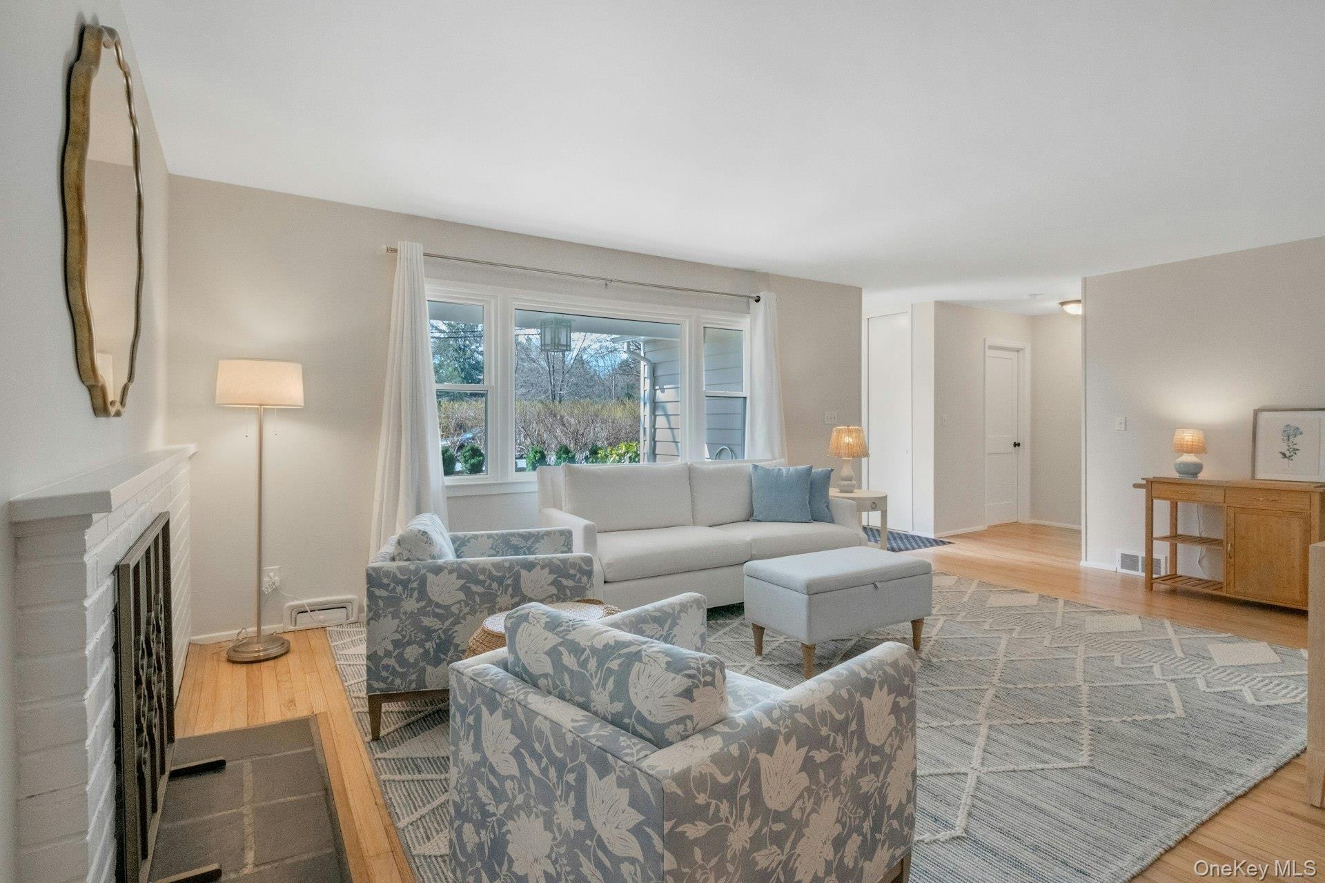61 Schrade Road Briarcliff Manor, NY 10510 - Photo 5 of 39 Reverse view of LR looking back towards entry.
