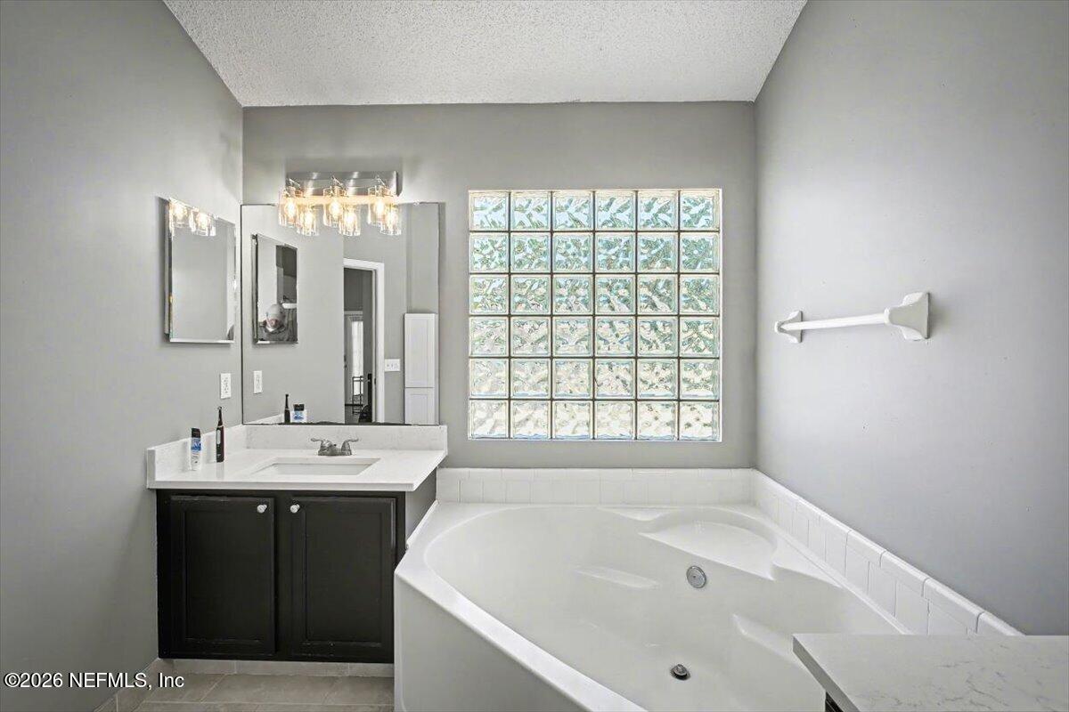 96235 Sweetbriar Lane Yulee, FL 32097 - Photo 23 of 42 Primary Bathroom