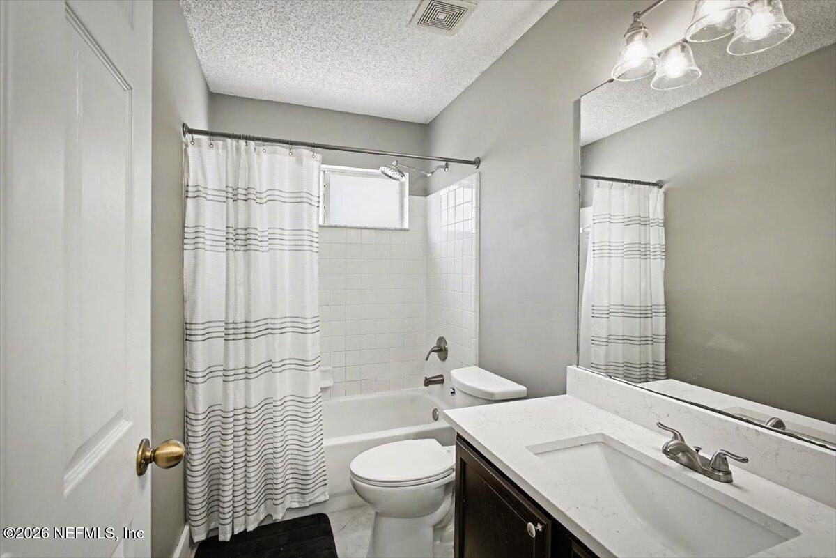 96235 Sweetbriar Lane Yulee, FL 32097 - Photo 26 of 42 2nd Bathroom