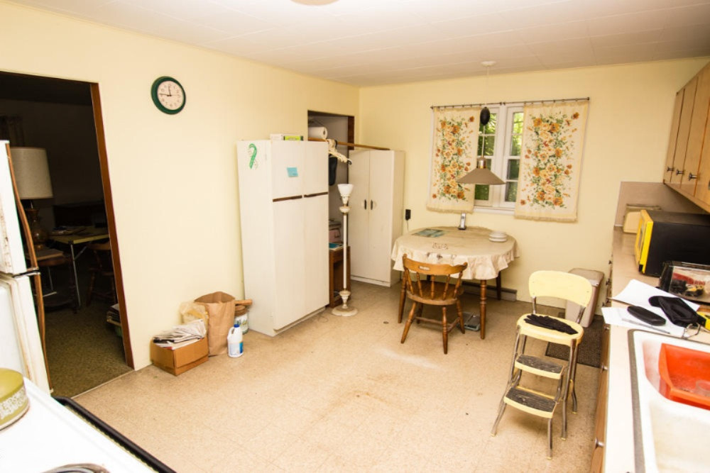 2788 Eaman Road Benton Harbor, MI 49022 - Photo 3 of 28 IMG_4783