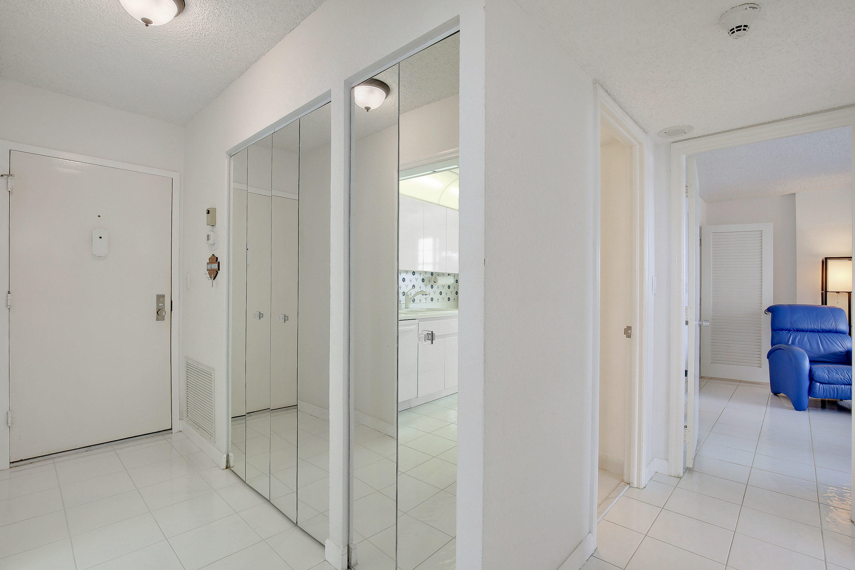 2121 North Ocean Boulevard, Unit 901E Boca Raton, FL 33431 - Photo 13 of 49 Foyer
