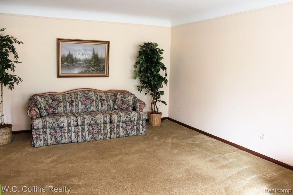 7 Living Room 2.jpg