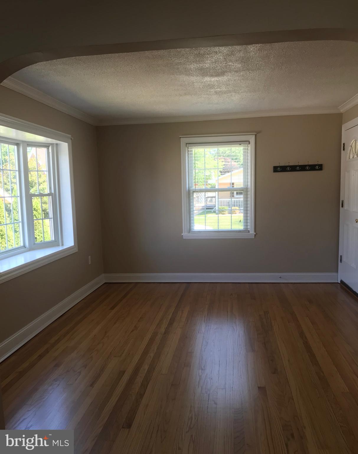 2701 Emerald Road Baltimore, MD 21234 - Photo 2 of 22 Living Room