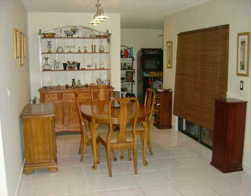 519 Racquet Club Road, Unit 51 Weston, FL 33326 - Photo 3 of 8 Dining Room