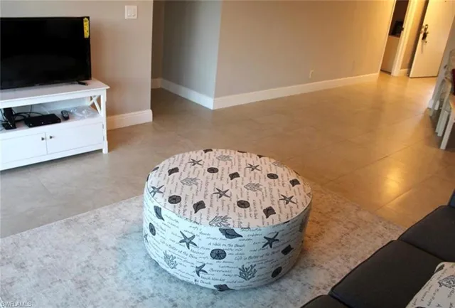 a view of a livingroom with furniture