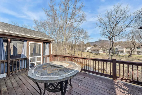 $479,950 | 1334 Millers Landing Circle, Roanoke, VA 24019