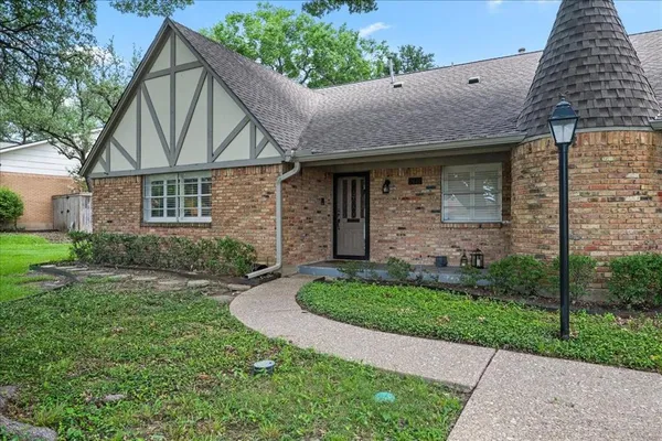 $2,950 | 7610 Meadow Oaks Drive, Dallas, TX 75230