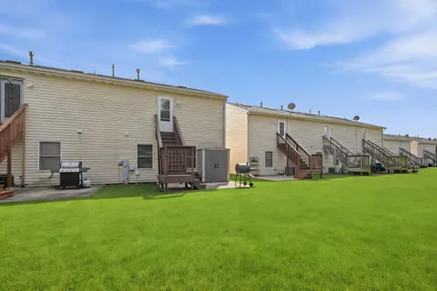 $220,000 | 1497 Stonefield Drive, DeKalb, IL 60115