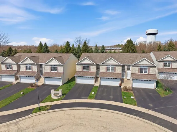 $220,000 | 1497 Stonefield Drive, DeKalb, IL 60115