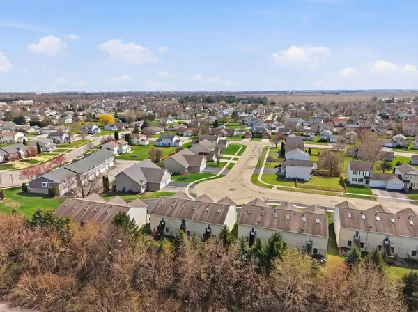 $220,000 | 1497 Stonefield Drive, DeKalb, IL 60115