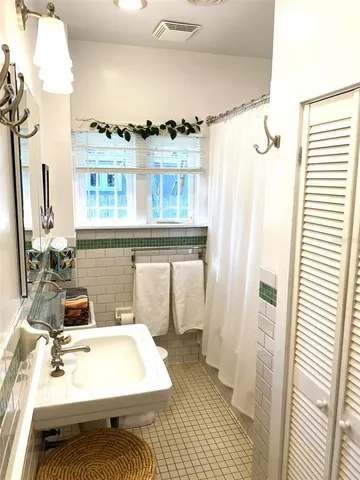 $2,500 | 808 Faulkner Street, New Smyrna Beach, FL 32168