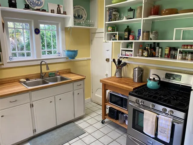 $2,500 | 808 Faulkner Street, New Smyrna Beach, FL 32168