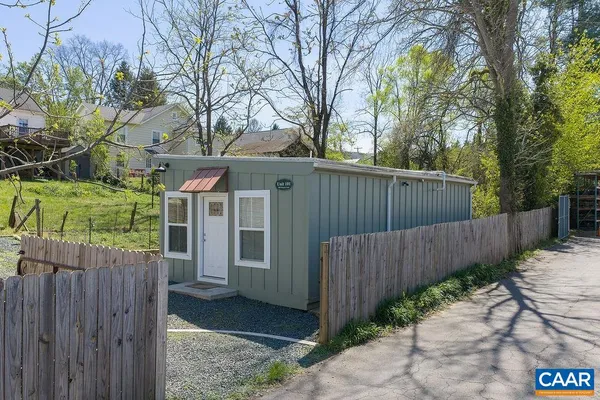 $1,750 | 1403 Burgess Lane, Unit B, Charlottesville, VA 22902