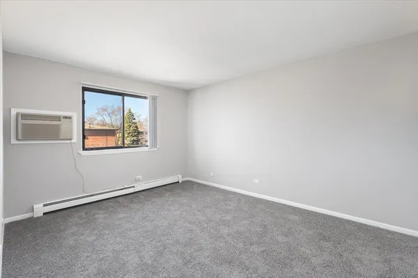 $1,695 | 708 65th Street, Unit 5, Westmont, IL 60559