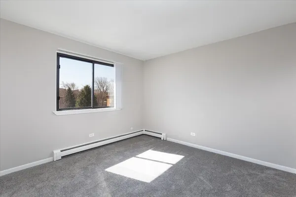 $1,695 | 708 65th Street, Unit 5, Westmont, IL 60559