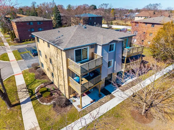 $1,695 | 708 65th Street, Unit 5, Westmont, IL 60559