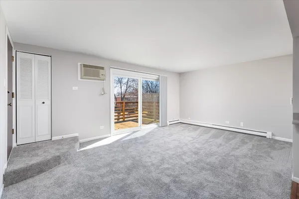 $1,695 | 708 65th Street, Unit 5, Westmont, IL 60559