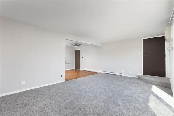 $1,695 | 708 65th Street, Unit 5, Westmont, IL 60559