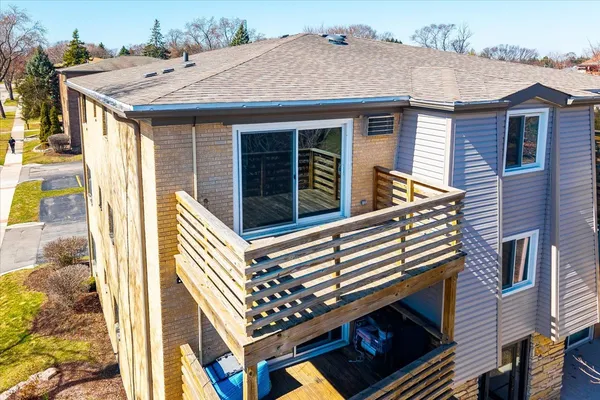 $1,695 | 708 65th Street, Unit 5, Westmont, IL 60559