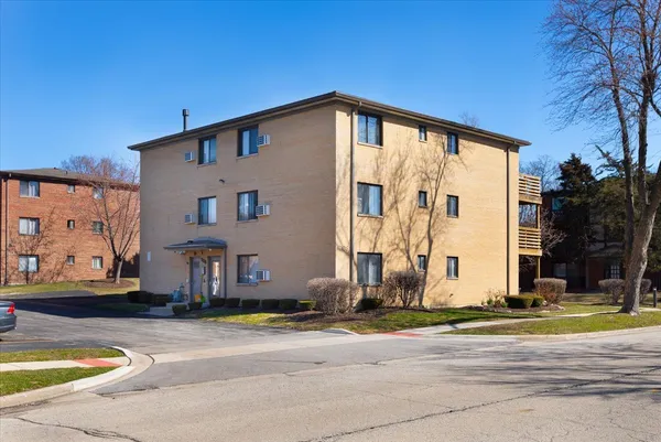 $1,695 | 708 65th Street, Unit 5, Westmont, IL 60559