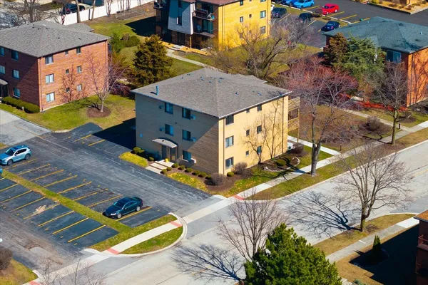 $1,695 | 708 65th Street, Unit 5, Westmont, IL 60559