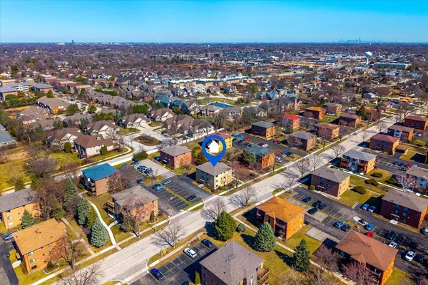 $1,695 | 708 65th Street, Unit 5, Westmont, IL 60559